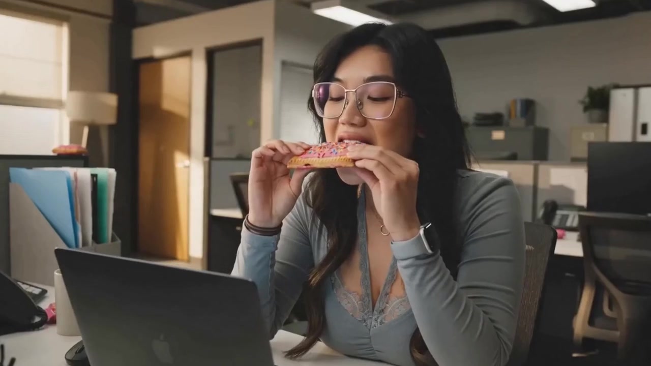 Leti eating Pop-Tart